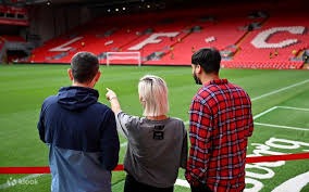 #MUFC 来源：Stretford Paddock埃兰路球场终场战平。