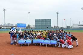 2016年5月：游骑兵球员奥多尔因“甩棒事件”在场上拳击蓝鸟球员包蒂斯塔。